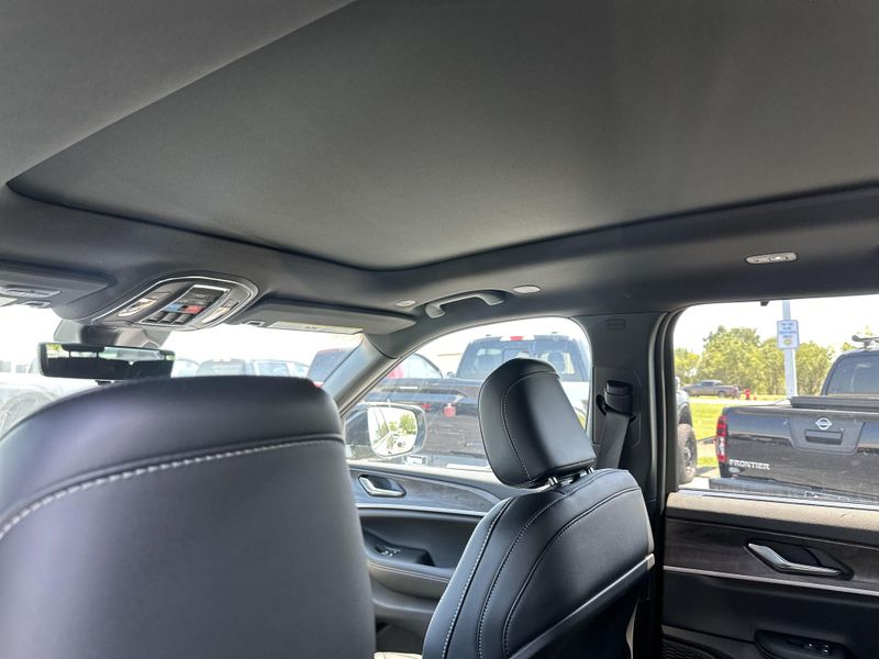 New 2025 Jeep Grand Cherokee L Limited 4x4Image 20