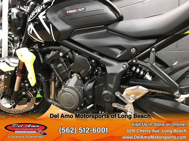 2024 Triumph TRIDENT 660  in a JET BLACK/TRIUMPH RACING YELLOW exterior color. Del Amo Motorsports of Long Beach (562) 362-3160 delamomotorsports.com 