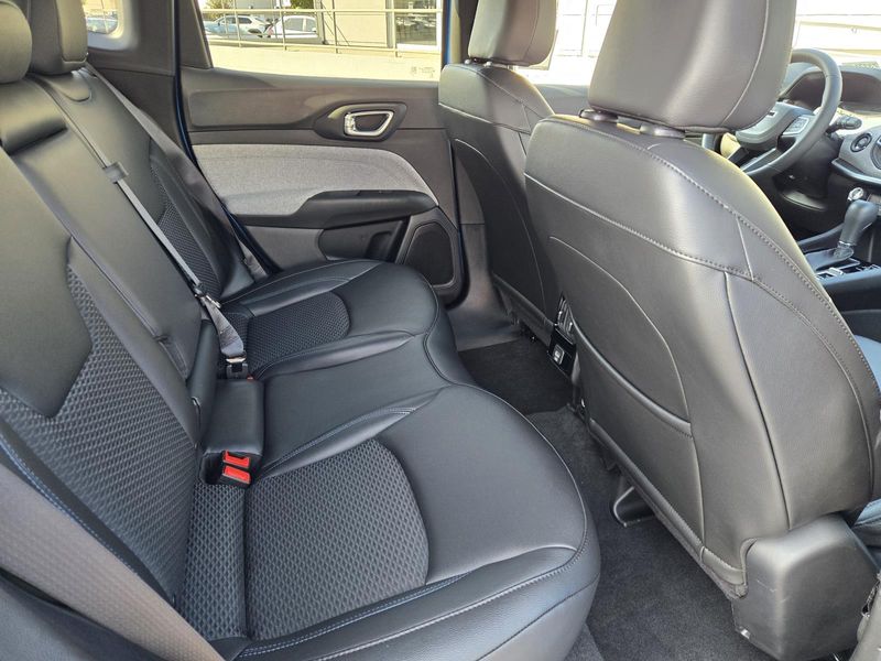 Used 2025 Jeep Compass Latitude 4x4