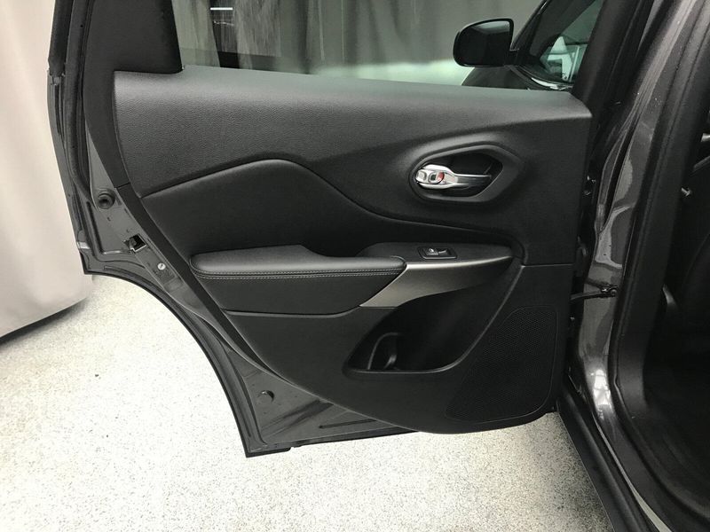 2019 Jeep Cherokee LimitedImage 8