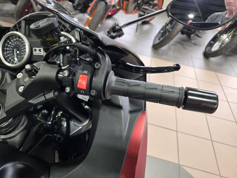 2025 Kawasaki NINJA ZX14R ABS METALLIC MATTE SOVEREIGN RED AND METALLIC FLAT SPARK BLACK AND METALLIC MATTE GRAPHITE GRAY Image 10