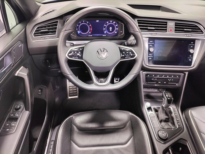 Used 2024 Volkswagen Tiguan AWD SEL R-Line w/Sunroof/NavImage 22