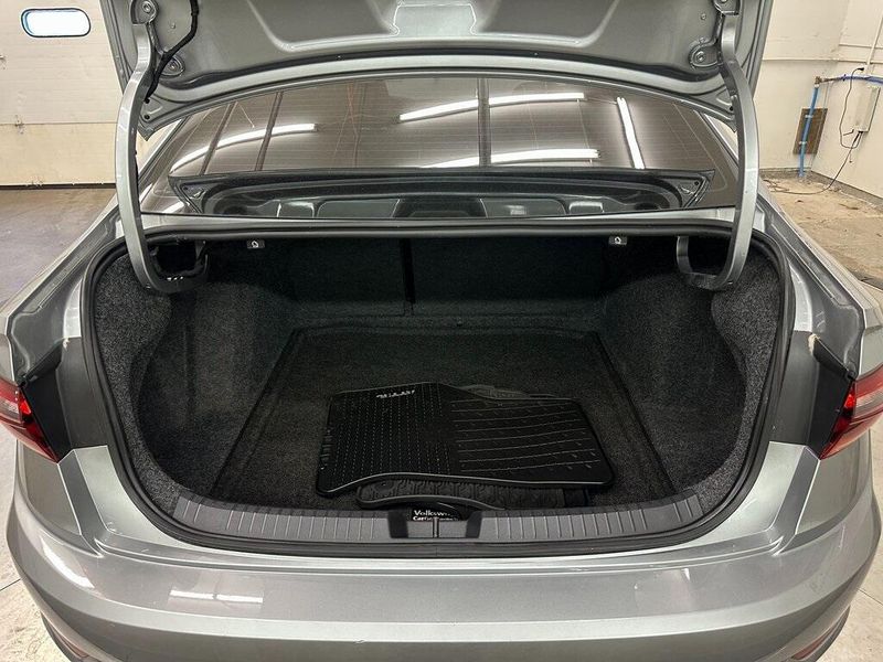 2019 Volkswagen Jetta R-LineImage 17