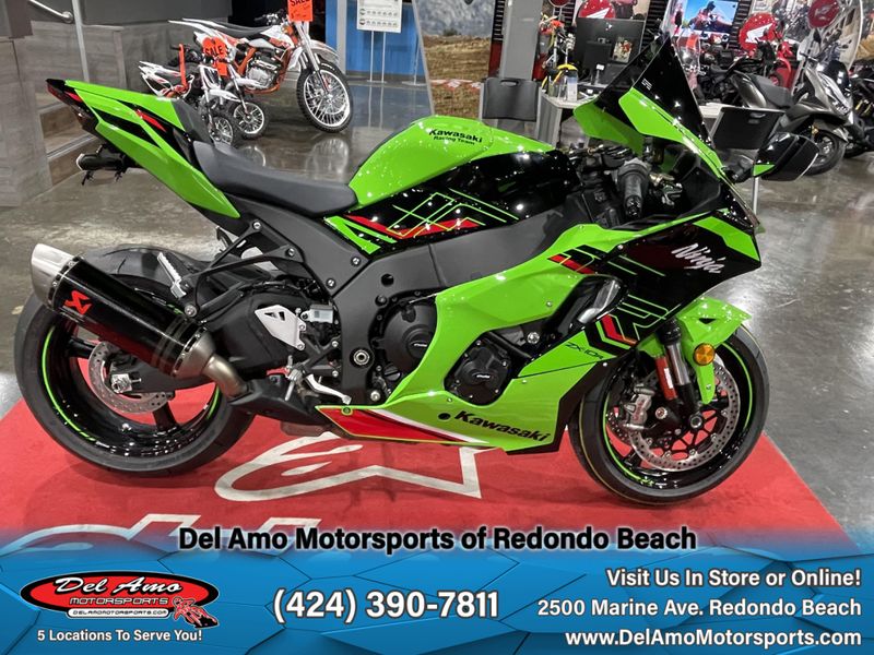 2024 Kawasaki ZX1002LRFAL-GN1  in a LIME GREEN/EBONY exterior color. Del Amo Motorsports of Redondo Beach (424) 304-1660 delamomotorsports.com 