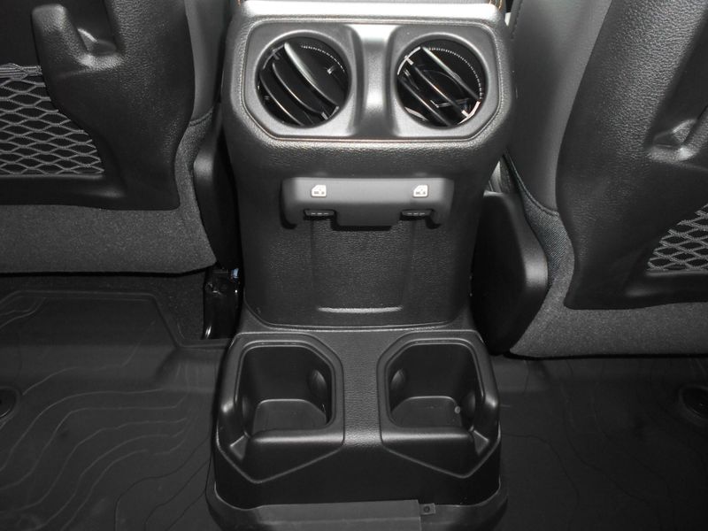 New 2025 Jeep Gladiator High Tide 4x4Image 19