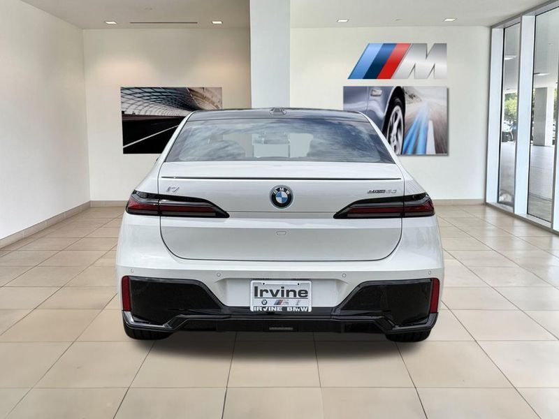 2025 BMW i7 eDrive50Image 7