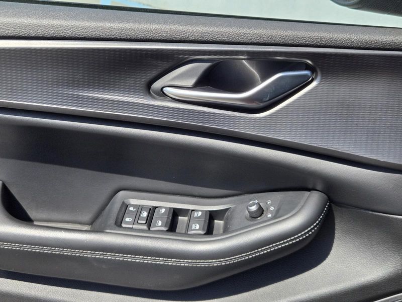 Used 2023 Jeep Grand Cherokee L Laredo 4x2