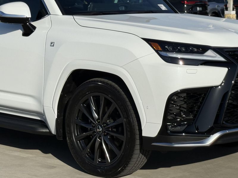 New 2026 Lexus LX 700h F SPORT HandlingImage 4