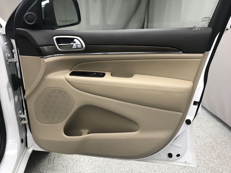 Used 2016 Jeep Grand Cherokee OverlandImage 15