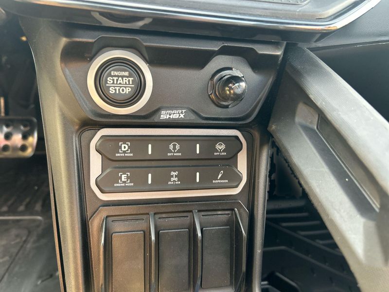 New 2026 Can-Am MAVERICK R X RS WITH SMART-SHOX 999T DCT Image 21