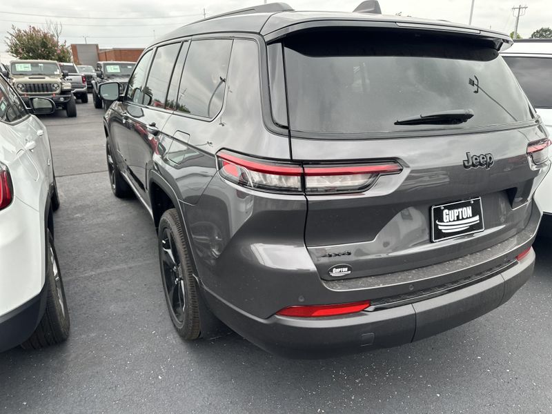 New 2025 Jeep Grand Cherokee L Altitude X 4x4Image 9