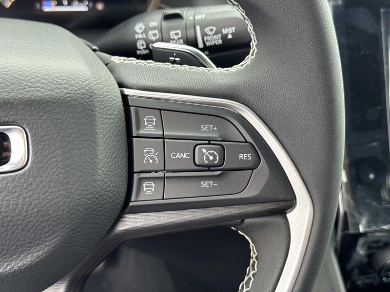 New 2026 Jeep Grand Cherokee L Laredo 4x2