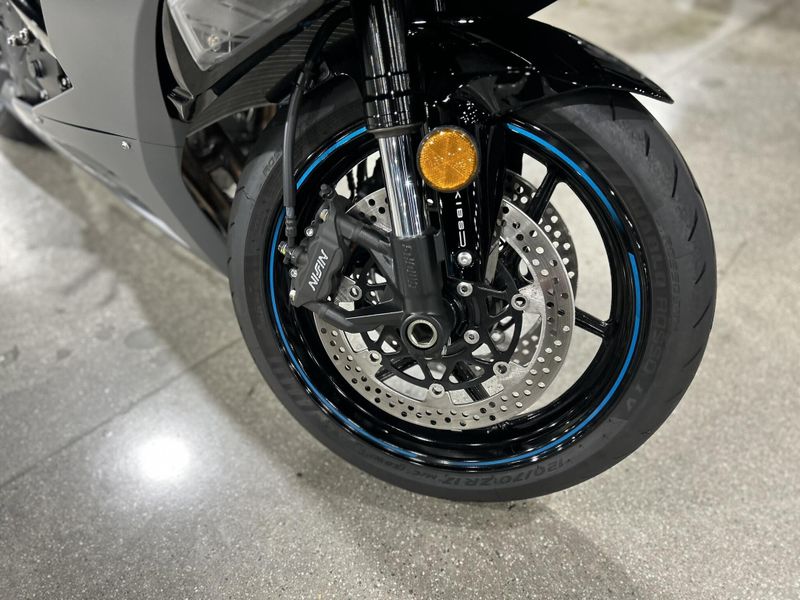 Used 2025 Kawasaki NINJA ZX-6R ABS Image 22