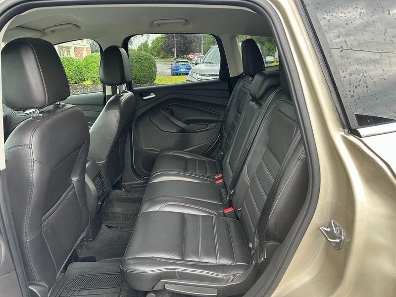 2017 Ford Escape SEImage 18