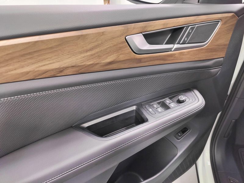 Used 2025 Volkswagen Atlas SE AWD w/TechnologyImage 27