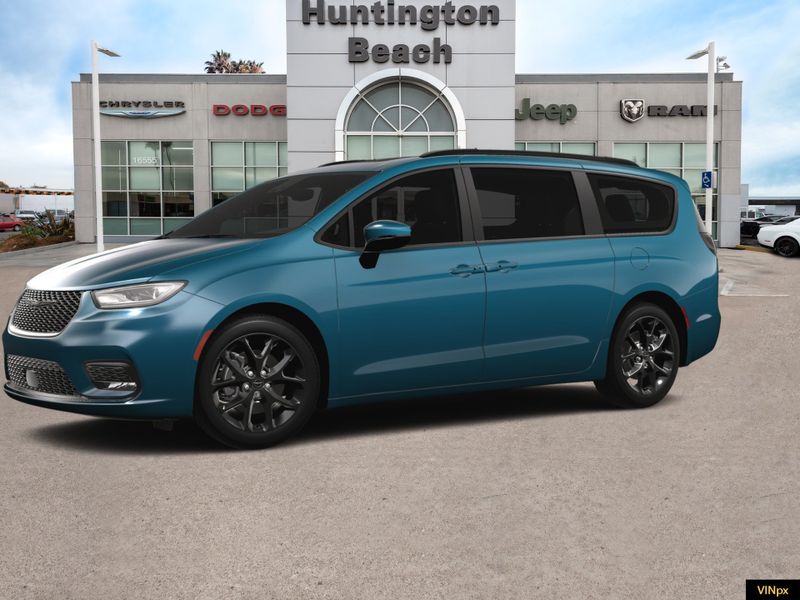 2023 Chrysler Pacifica Limited AWDImage 10