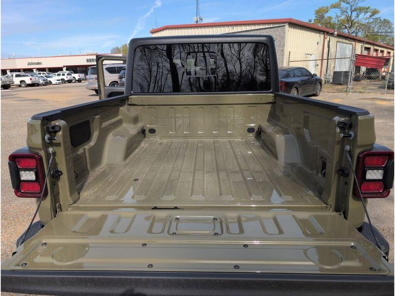 New 2026 Jeep Gladiator Willys 4x4Image 37