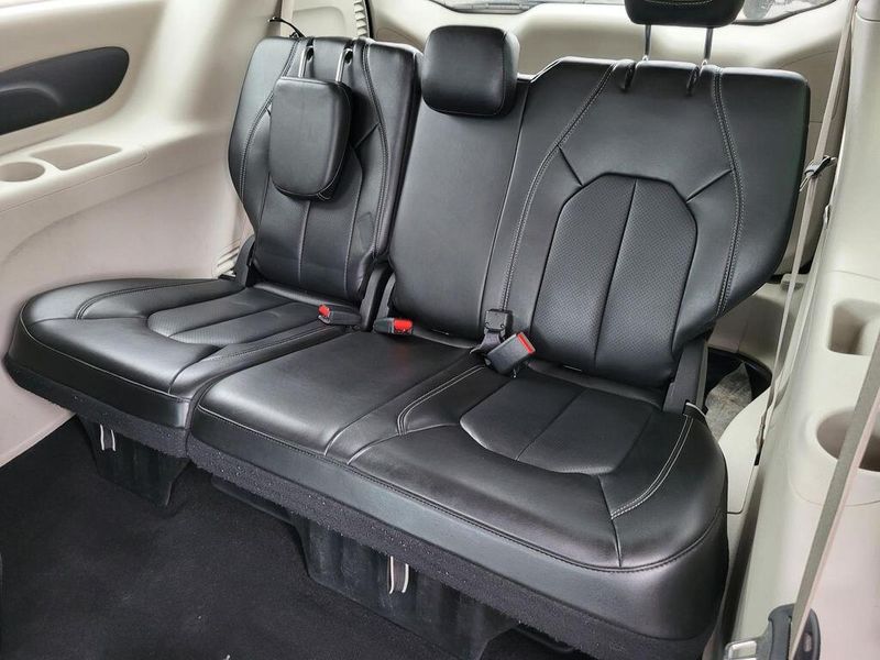 2023 Chrysler Pacifica Touring LImage 28