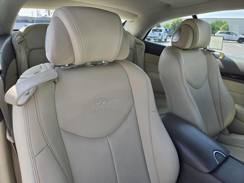 Used 2011 INFINITI G37 2dr Base