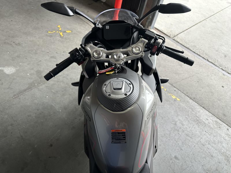 2025 CFMOTO 300SS Image 13