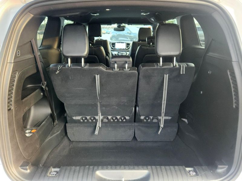 Used 2025 Chrysler Pacifica Select
