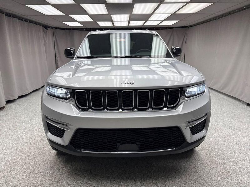 New 2025 Jeep Grand Cherokee Limited 4x4Image 5