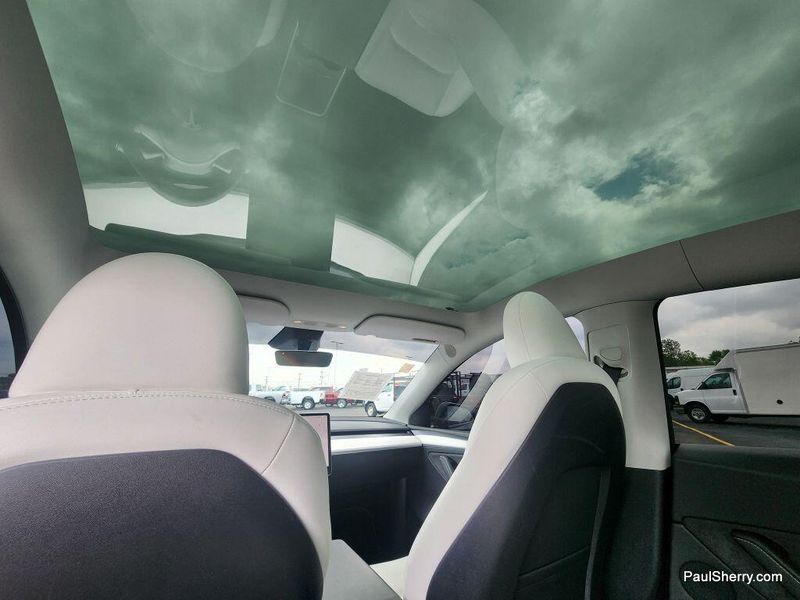 2024 Tesla Model Y Long RangeImage 5