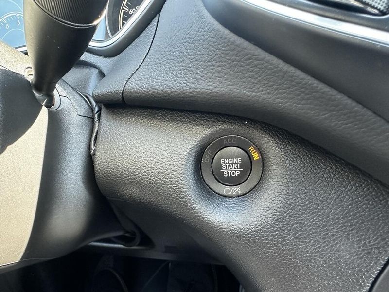 2021 Jeep Cherokee Altitude Latitude Lux photo 17
