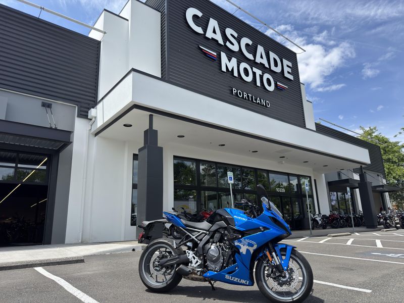 2024 Suzuki GSX-8R - METALLIC TRON BLUE 