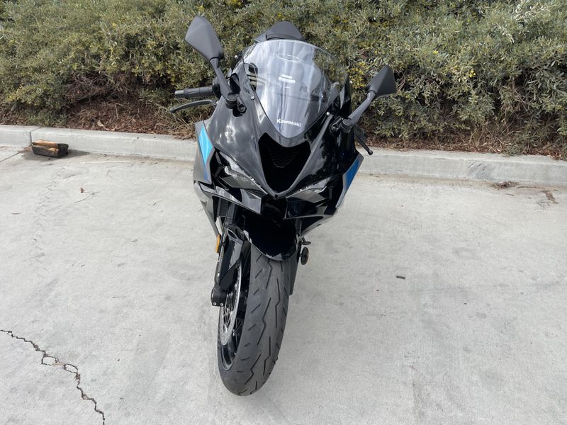 2025 Kawasaki NINJA ZX-6R ABS Image 3