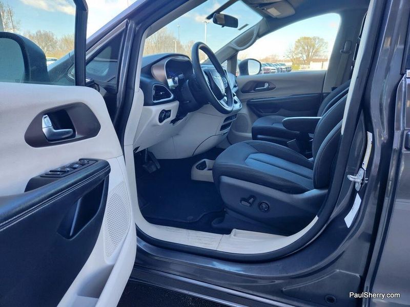 2022 Chrysler Voyager LXImage 34
