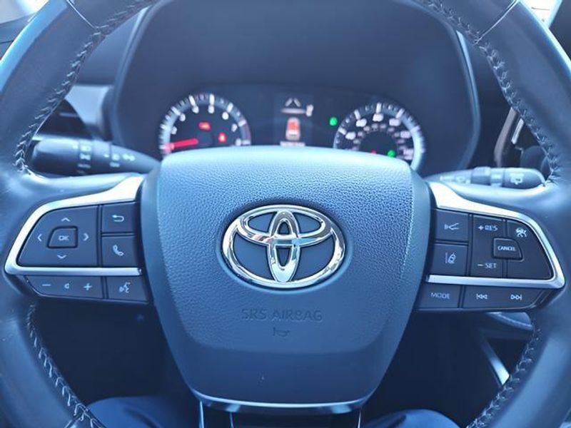 Used 2021 Toyota Highlander LE