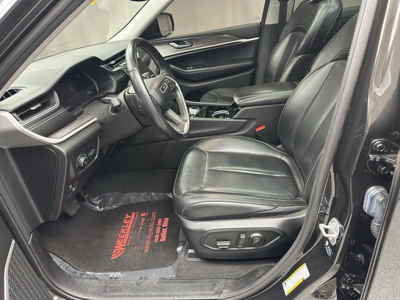 Used 2022 Jeep Grand Cherokee L LimitedImage 4