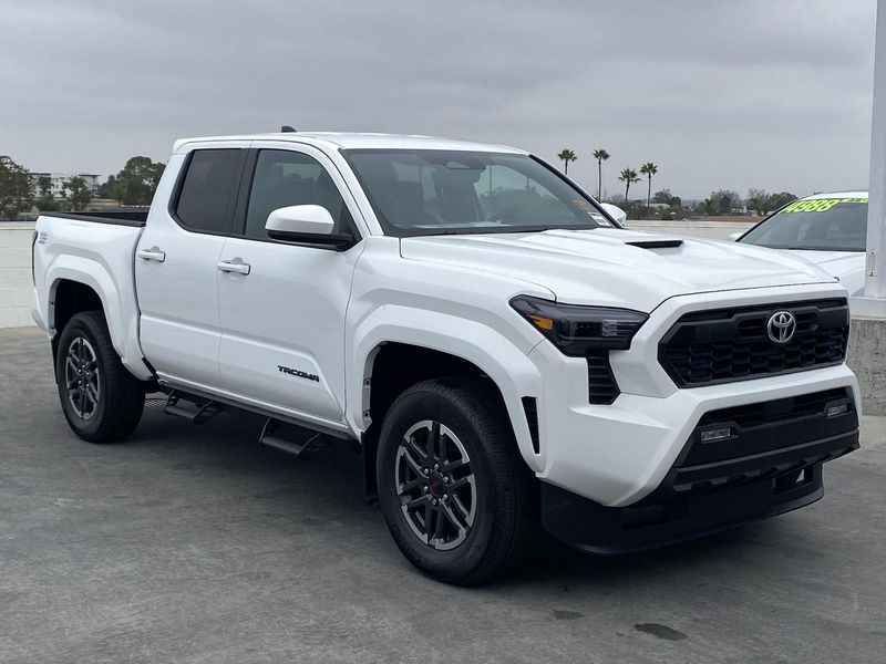 2024 Toyota Tacoma TRD SportImage 2