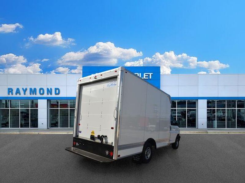 New 2026 Chevrolet Express 3500 Work VanImage 4