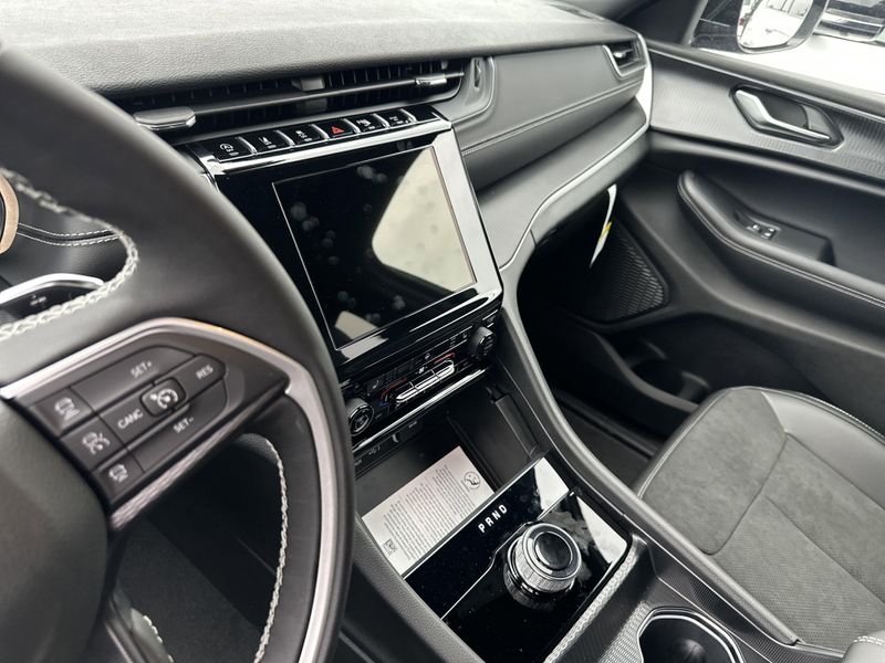 New 2025 Jeep Grand Cherokee L Altitude X 4x4Image 24