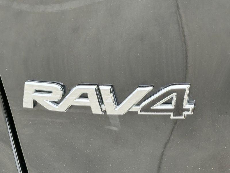 2021 Toyota RAV4 Hybrid LimitedImage 14