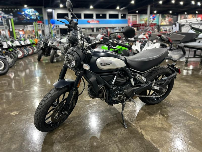 Used 2022 Ducati SCRAMBLER ICON DARK Image 9