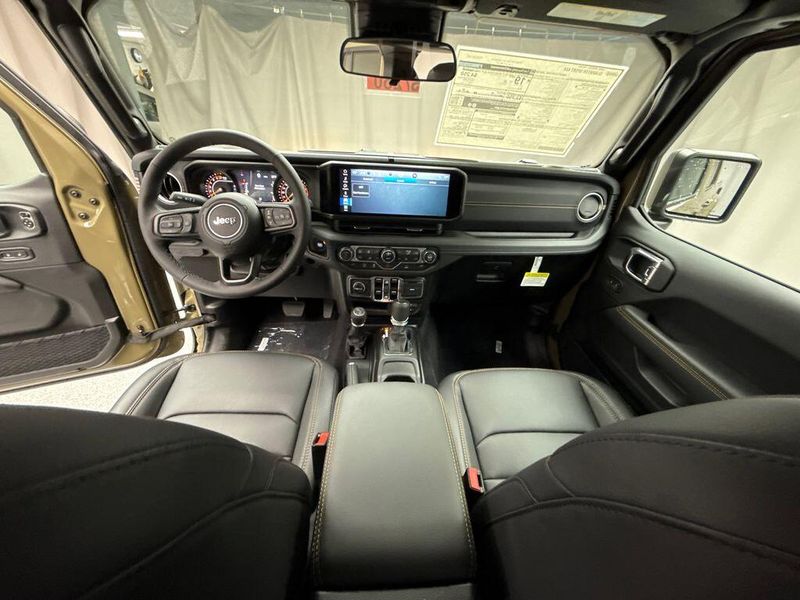 New 2025 Jeep Gladiator High Tide 4x4Image 8