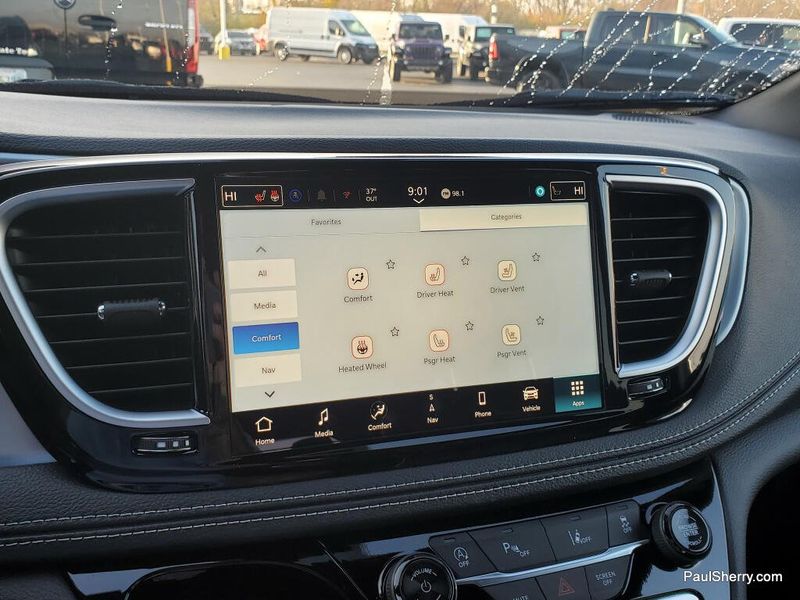 New 2026 Chrysler Pacifica Limited