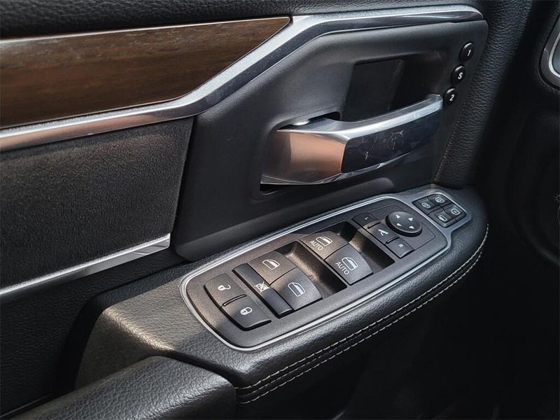 2024 RAM 2500 LaramieImage 25