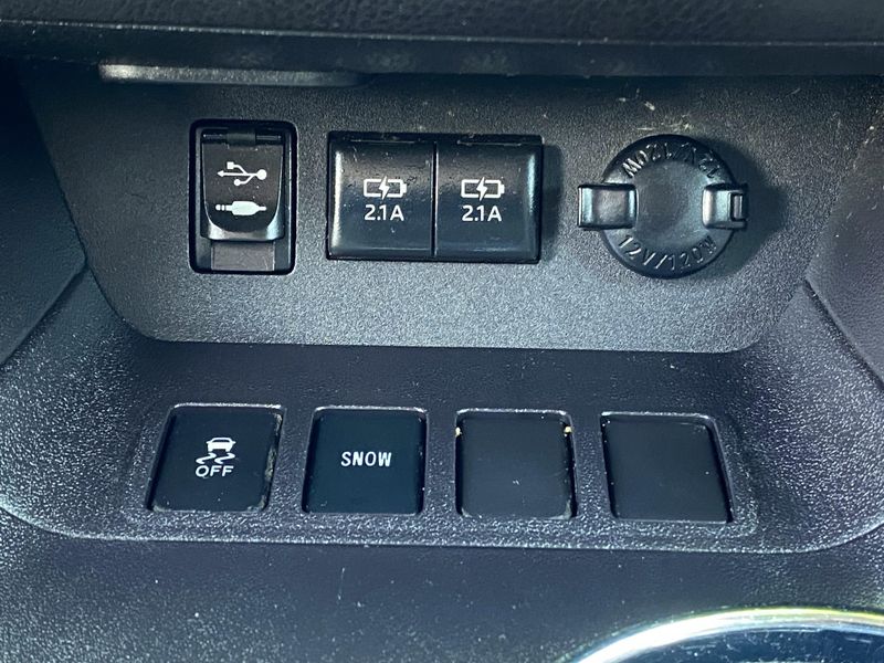 Used 2018 Toyota Highlander LEImage 22