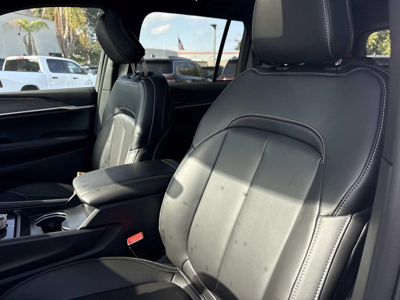 New 2026 Jeep Grand Cherokee Limited 4x4