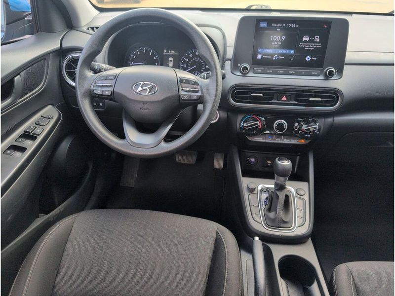 Used 2022 Hyundai Kona SELImage 32
