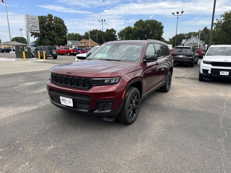 2024 Jeep Grand Cherokee L Altitude X 4x4Image 4