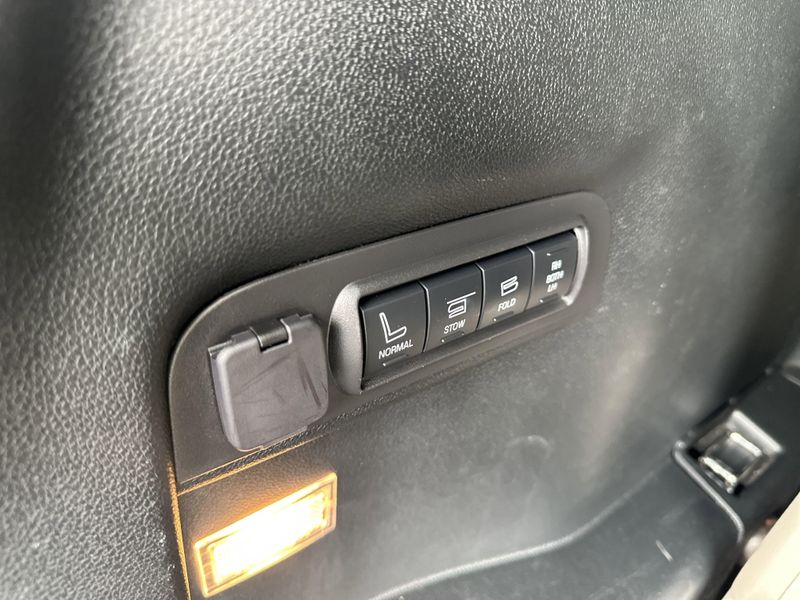 Used 2019 Ford Explorer LimitedImage 13