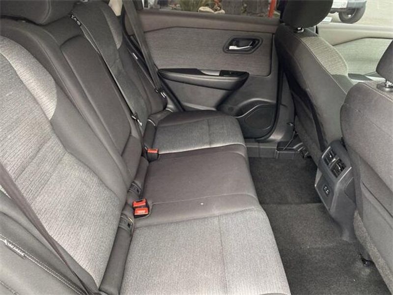 2021 Nissan Rogue SVImage 14