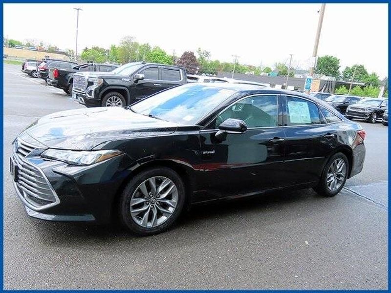 2019 Toyota Avalon Hybrid XLE PlusImage 1