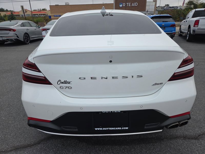 2022 Genesis G70 2.0T photo 4