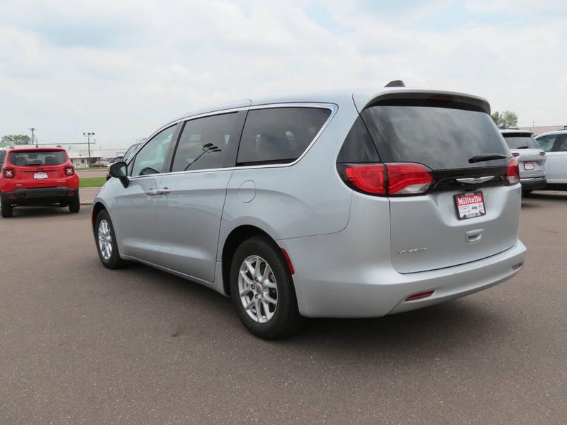 2023 Chrysler Voyager LX 4dr Mini VanImage 4
